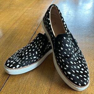 Ugg slip on tennis shoe